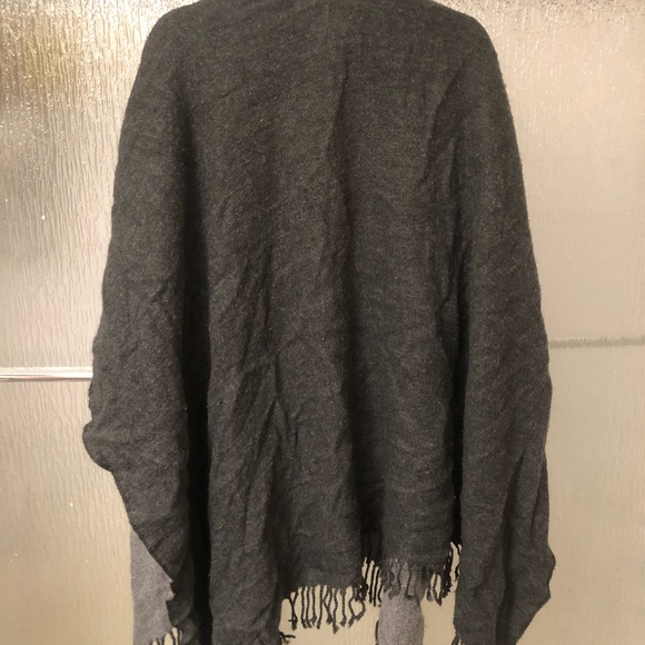 H&M Oversized Scarf - Picture 2 of 3